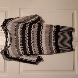 Brittany Black Black & Grey Short Sleeve Chevron Sweater Size Medium